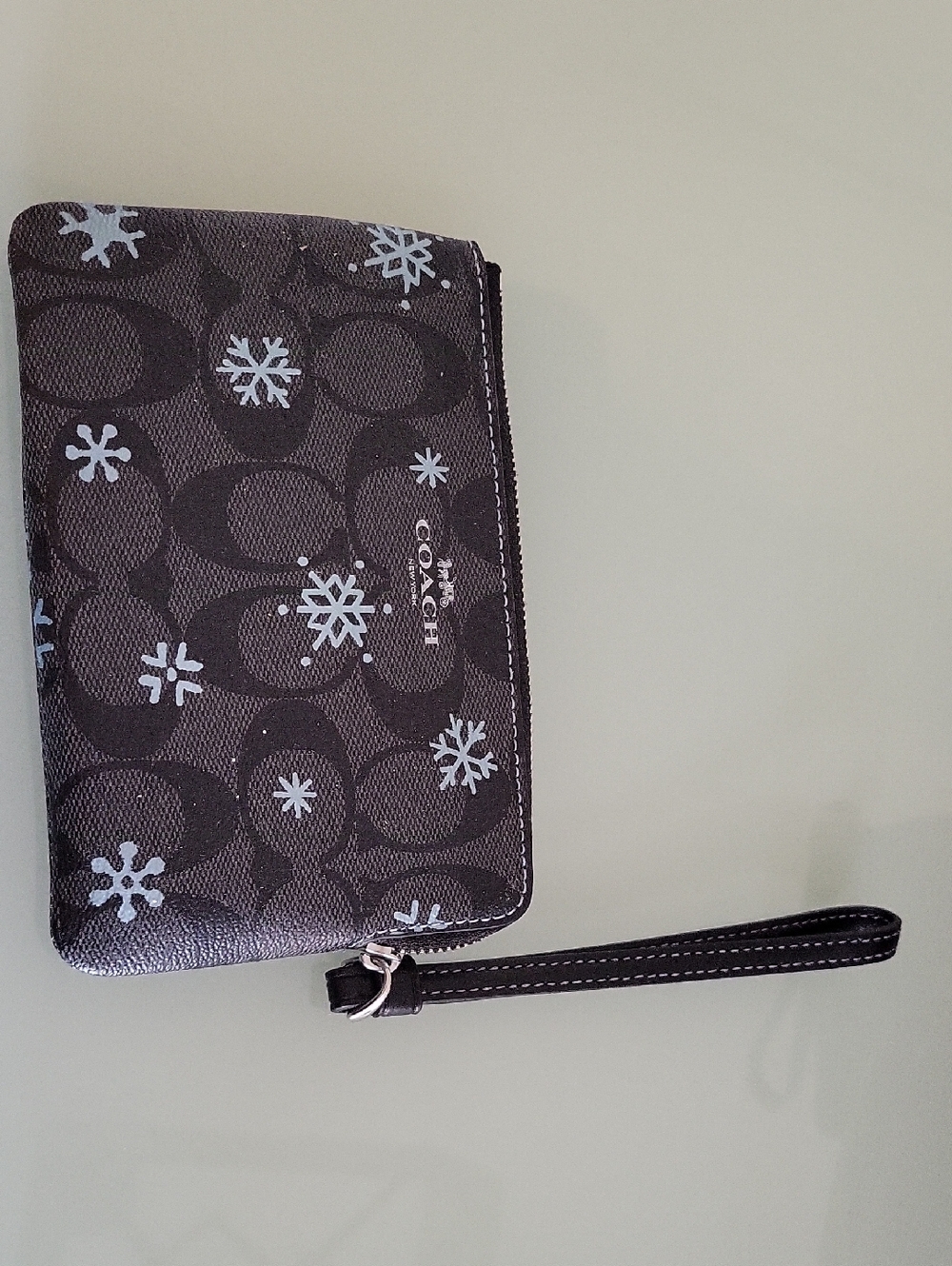 Coach Signature Snowflake Corner Zip Wristlet Graphite/Cornflower Multi